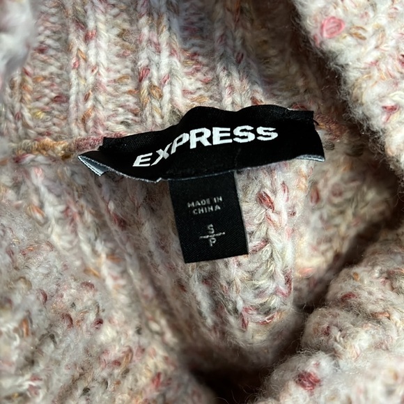 Women’s Express Turtleneck Sweater - Picture 8 of 8